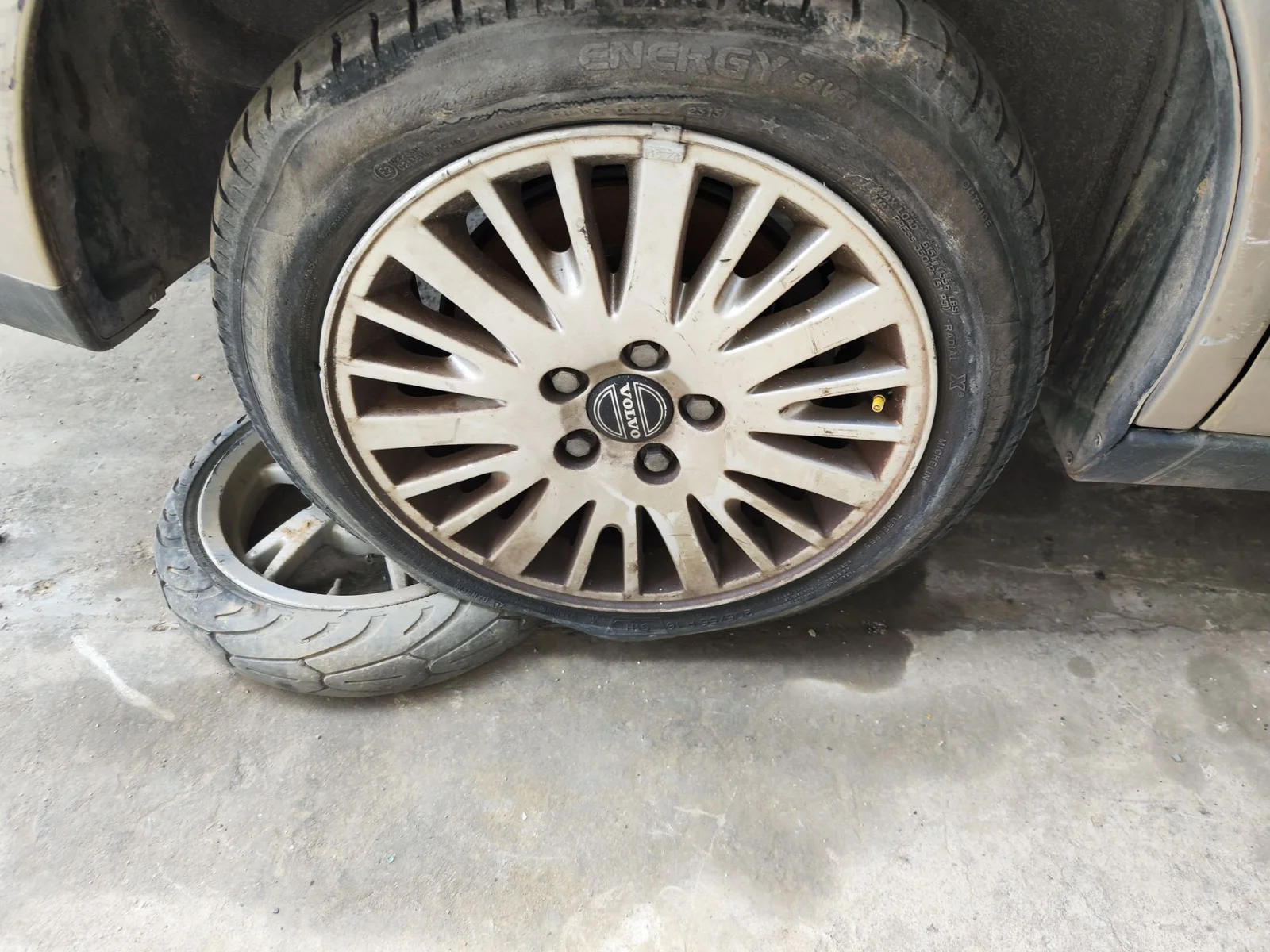 Foto de LLANTA VOLVO S80 BERLINA 2.4 Diesel (131 CV / 96 KW)