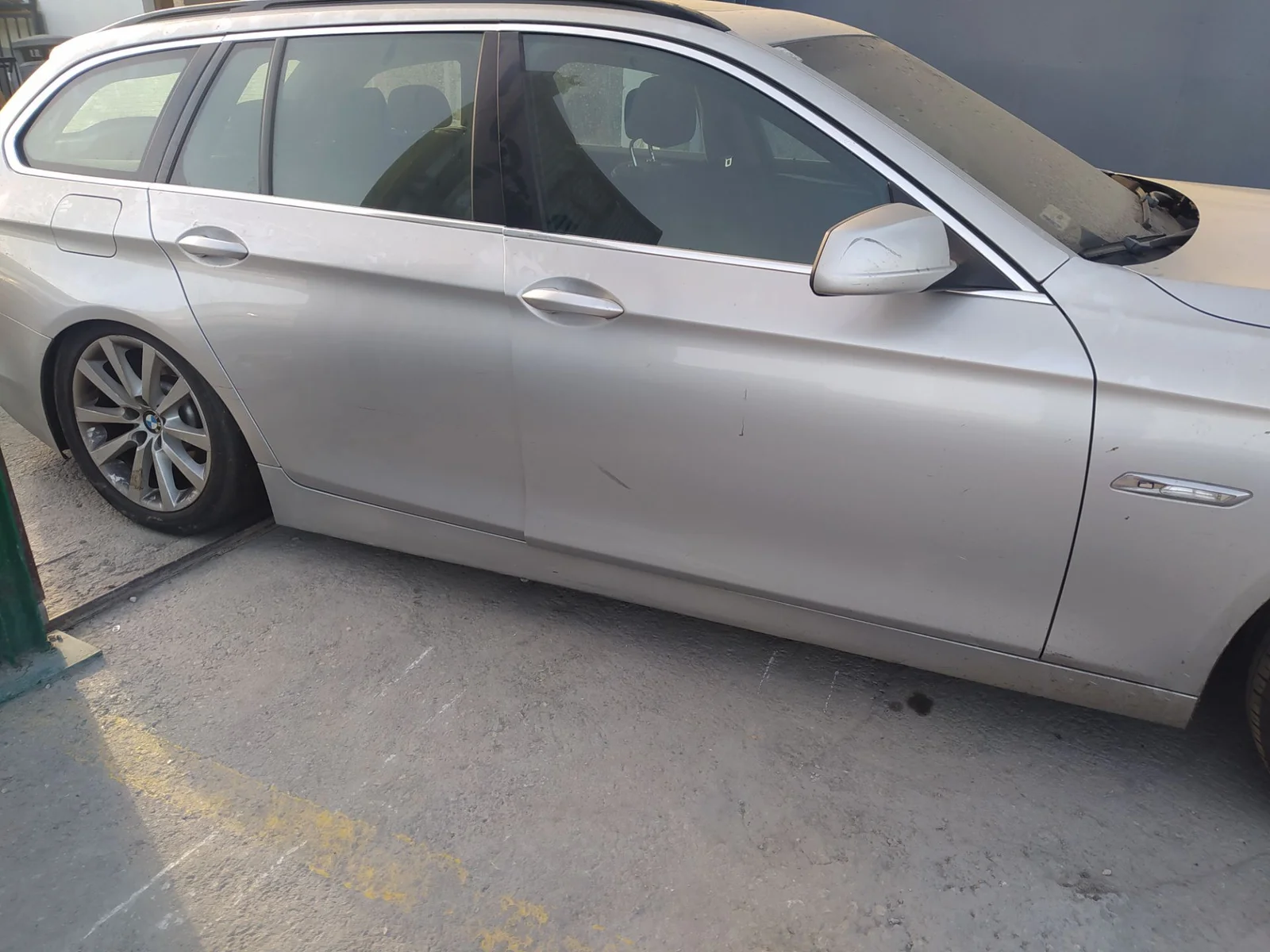 Foto de MANETA EXTERIOR DELANTERA DERECHA BMW SERIE 5 TOURING (F11) 2.0 Turbodiesel (184 CV / 135 KW)