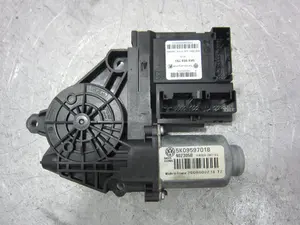 Foto de MOTOR ELEVALUNAS DELANTERO IZQUIERDO VOLKSWAGEN GOLF VI (5K1)(10.2008) referencia 5K0959701B