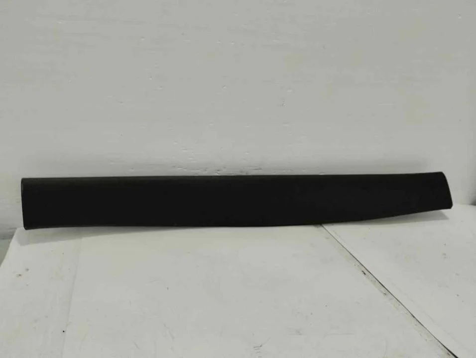 Foto de MOLDURAS TRASERAS PORSCHE CAYENNE (TIPO 92A) referencia 7P5867603