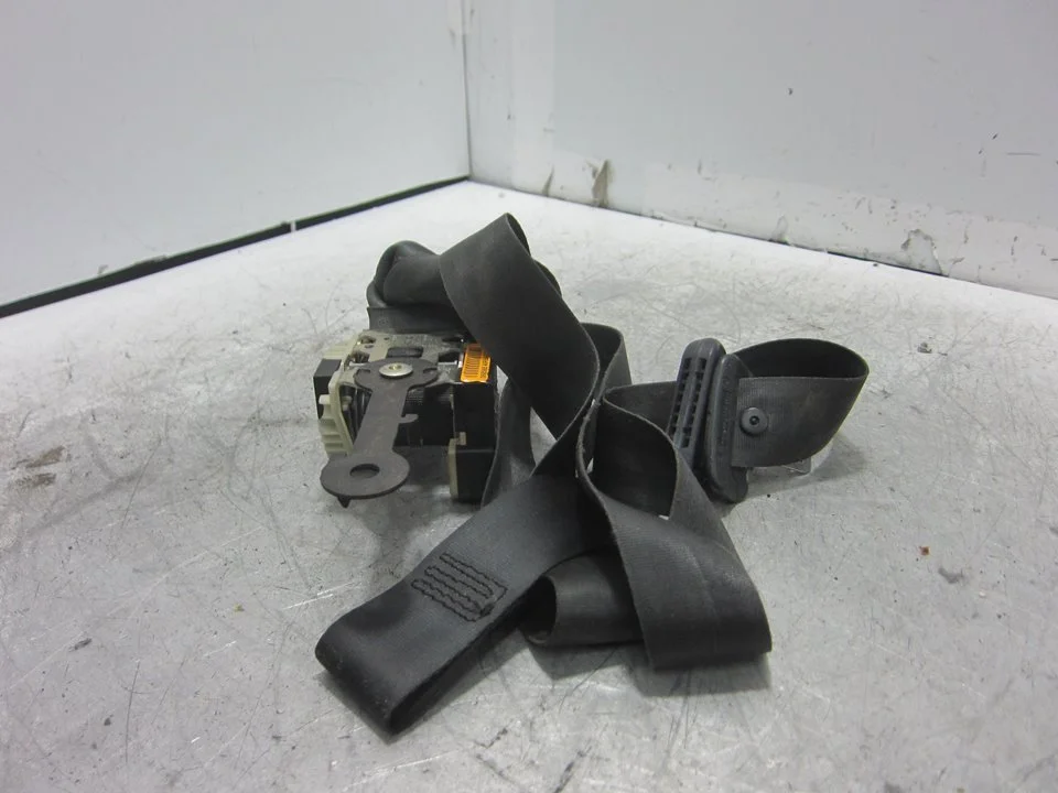 Foto de CINTURON SEGURIDAD DELANTERO IZQUIERDO RENAULT CLIO II FASE II (B/CB0) 1.5 dCi Diesel (82 CV / 60 KW) referencia 068565