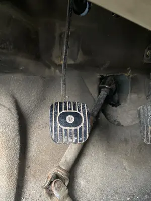 Foto de PEDAL EMBRAGUE NISSAN MICRA (K12E) 1.2 CAT (65 CV / 48 KW)
