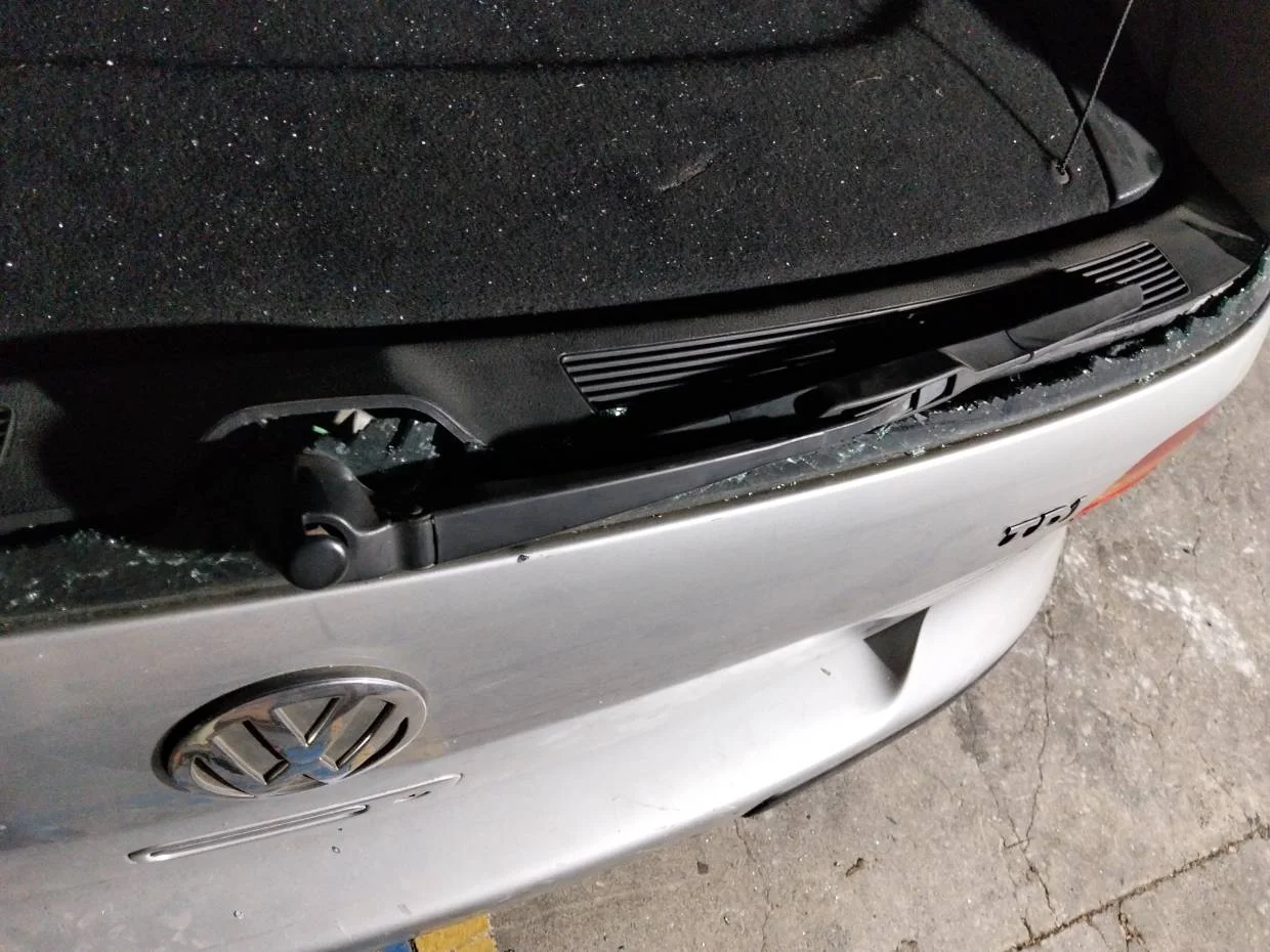Foto de BRAZO LIMPIA TRASERO VOLKSWAGEN GOLF IV BERLINA (1J1)(10.1997)