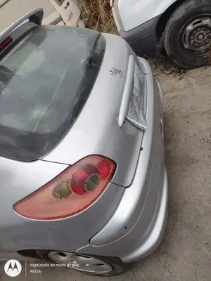 Foto de REFUERZO PARAGOLPES TRASERO PEUGEOT 206 1.4 HDi (68 CV / 50 KW)