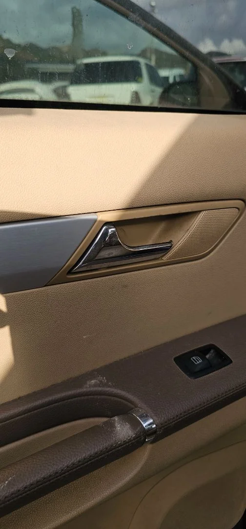 Foto de MANETA INTERIOR TRASERA IZQUIERDA MERCEDES-BENZ CLASE R (BM 251) 3.0 CDI CAT (224 CV / 165 KW)