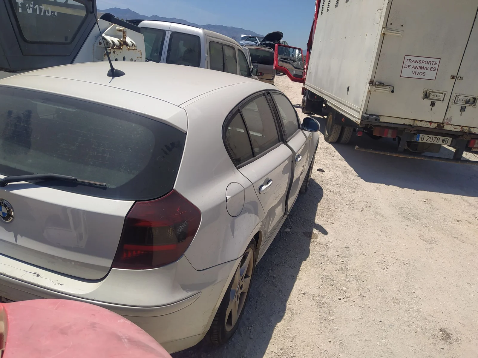 Foto de PUERTA TRASERA DERECHA BMW SERIE 1 BERLINA (E81/E87) 2.0 16V Diesel CAT (122 CV / 90 KW) referencia 41527191018