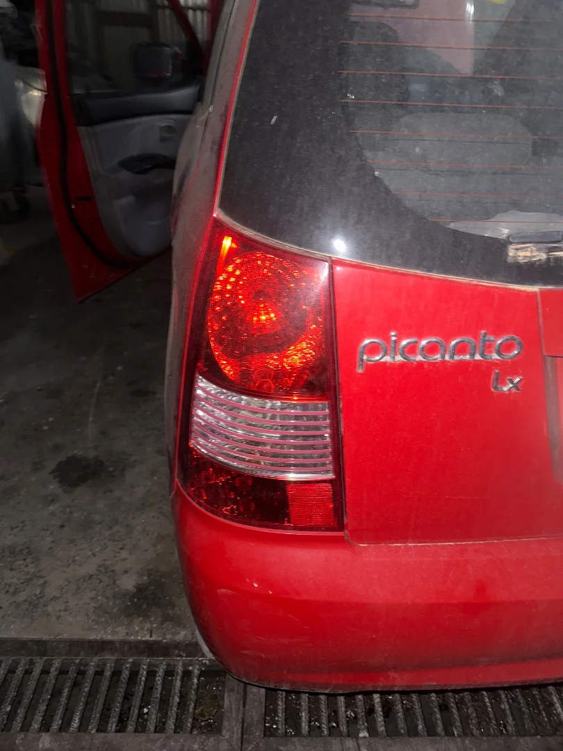 Foto de PILOTO TRASERO IZQUIERDO KIA PICANTO (SA) 1.1 CAT (65 CV / 48 KW) referencia 9240107010