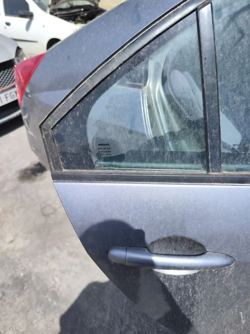 Foto de LUNA CUSTODIA TRASERA DERECHA NISSAN PRIMERA BERLINA (P12) 1.9 16V Turbodiesel CAT (120 CV / 88 KW)