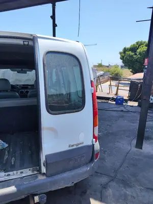 Foto de PORTON TRASERO DERECHO RENAULT KANGOO I (F/KC0) 1.9 dCi Diesel CAT (84 CV / 62 KW) referencia 901016192R foto 2