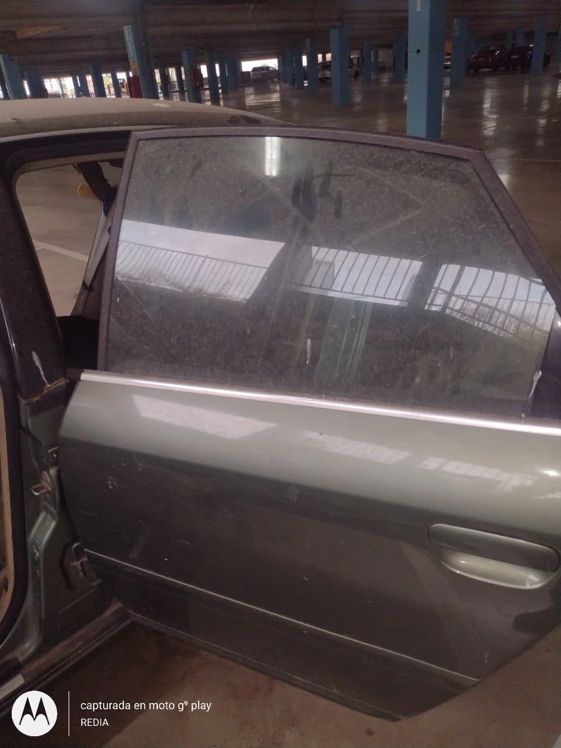 Foto de LUNA TRASERA IZQUIERDA AUDI A6 BERLINA (4B2) 1.9 TDI (131 CV / 96 KW)