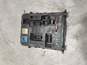 Foto de CAJA RELES / FUSIBLES PEUGEOT 307 BREAK/ SW (S2) 1.6 HDi FAP CAT (9HZ / DV6TED4) (109 CV / 80 KW) referencia 9661940480