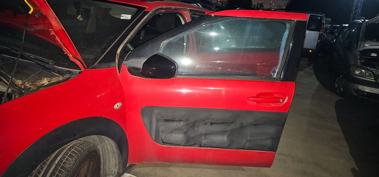 Foto de PUERTA DELANTERA IZQUIERDA CITROEN C4 CACTUS 1.2 12V VTi (82 CV / 60 KW) referencia 9801012980
