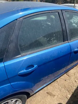 Foto de PUERTA TRASERA DERECHA FORD FOCUS BERLINA (CB4) 1.6 TDCi CAT (90 CV / 66 KW) referencia 1702402
