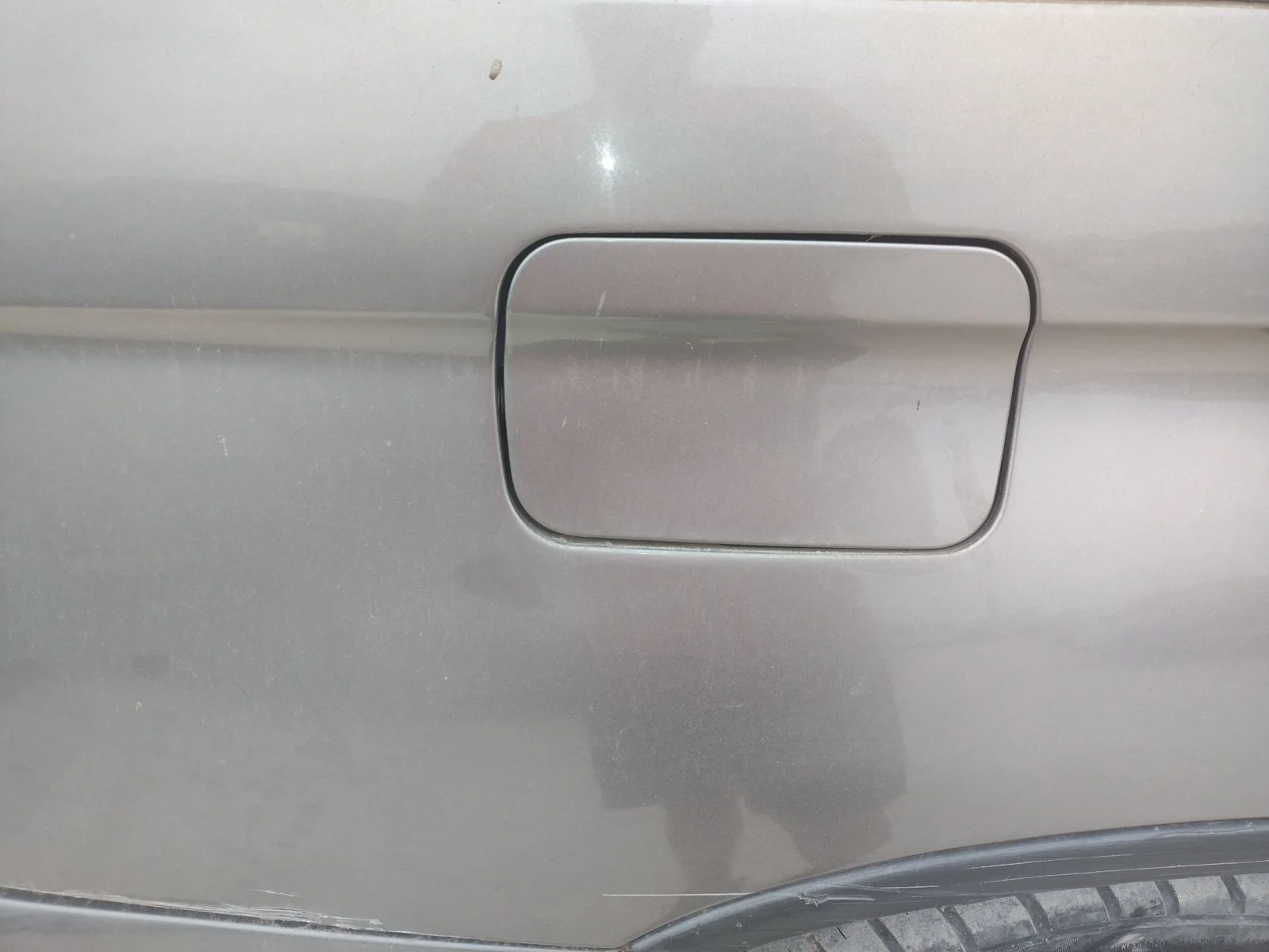 Foto de TAPA EXTERIOR COMBUSTIBLE BMW SERIE X5 (E53) 3.0 Turbodiesel CAT (218 CV / 160 KW)