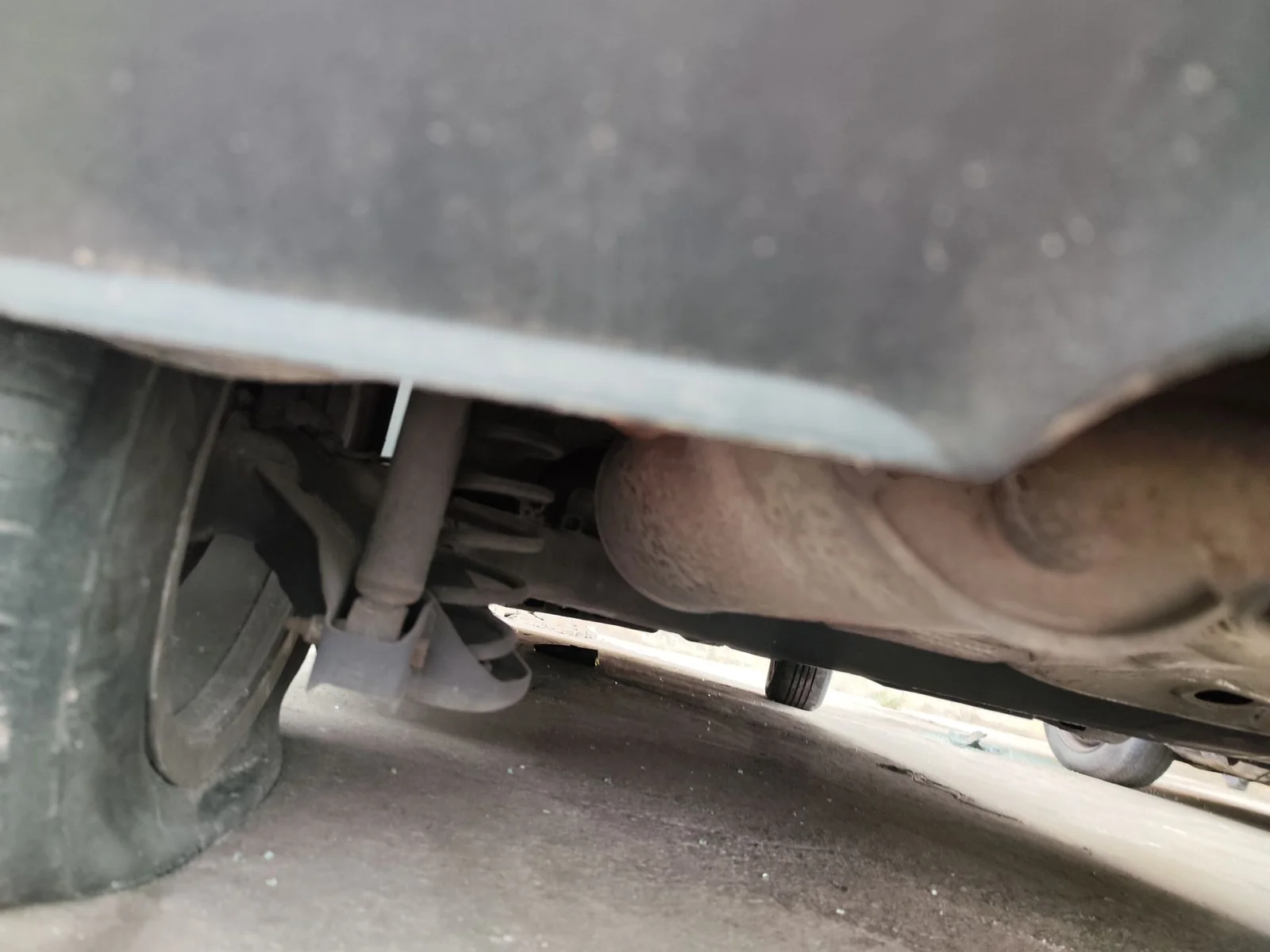 Foto de SILENCIADOR TRASERO VOLKSWAGEN POLO IV (9N1) 1.4 16V (75 CV / 55 KW)