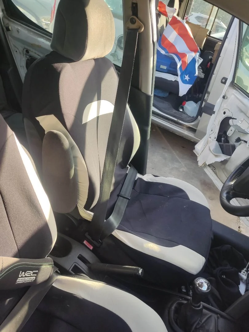Foto de ASIENTO DELANTERO IZQUIERDO PEUGEOT 207 1.6 HDi FAP CAT (9HZ / DV6TED4) (109 CV / 80 KW)