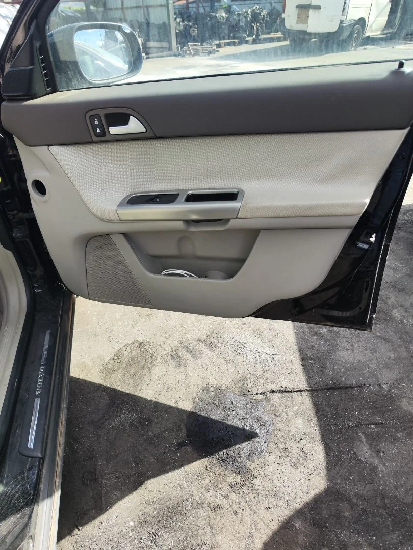 Foto de GUARNECIDO PUERTA DELANTERA DERECHA VOLVO V50 FAMILIAR 2.0 Diesel CAT (136 CV / 100 KW) referencia 39806550