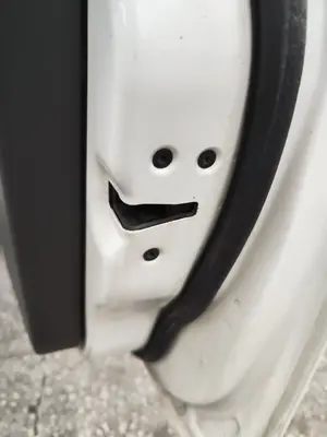 Foto de CERRADURA PUERTA DELANTERA DERECHA FORD FOCUS BERLINA (CAP) 1.6 TDCi CAT (90 CV / 66 KW)