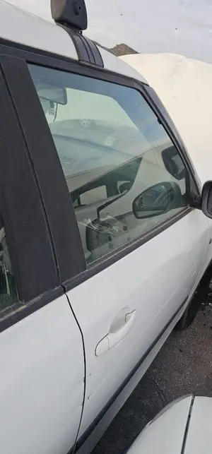 Foto de LUNA DELANTERA DERECHA SKODA FABIA (5J2) 1.2  (60 CV / 44 KW) referencia 5J0845022G