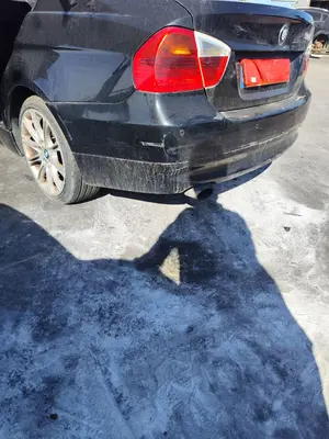 Foto de PARAGOLPES TRASERO BMW SERIE 3 BERLINA (E90) 2.0 16V Diesel (163 CV / 120 KW) foto 4