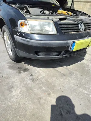 Foto de PARAGOLPES DELANTERO VOLKSWAGEN PASSAT VARIANT (3B5) 1.9 TDI (110 CV / 81 KW) foto 2