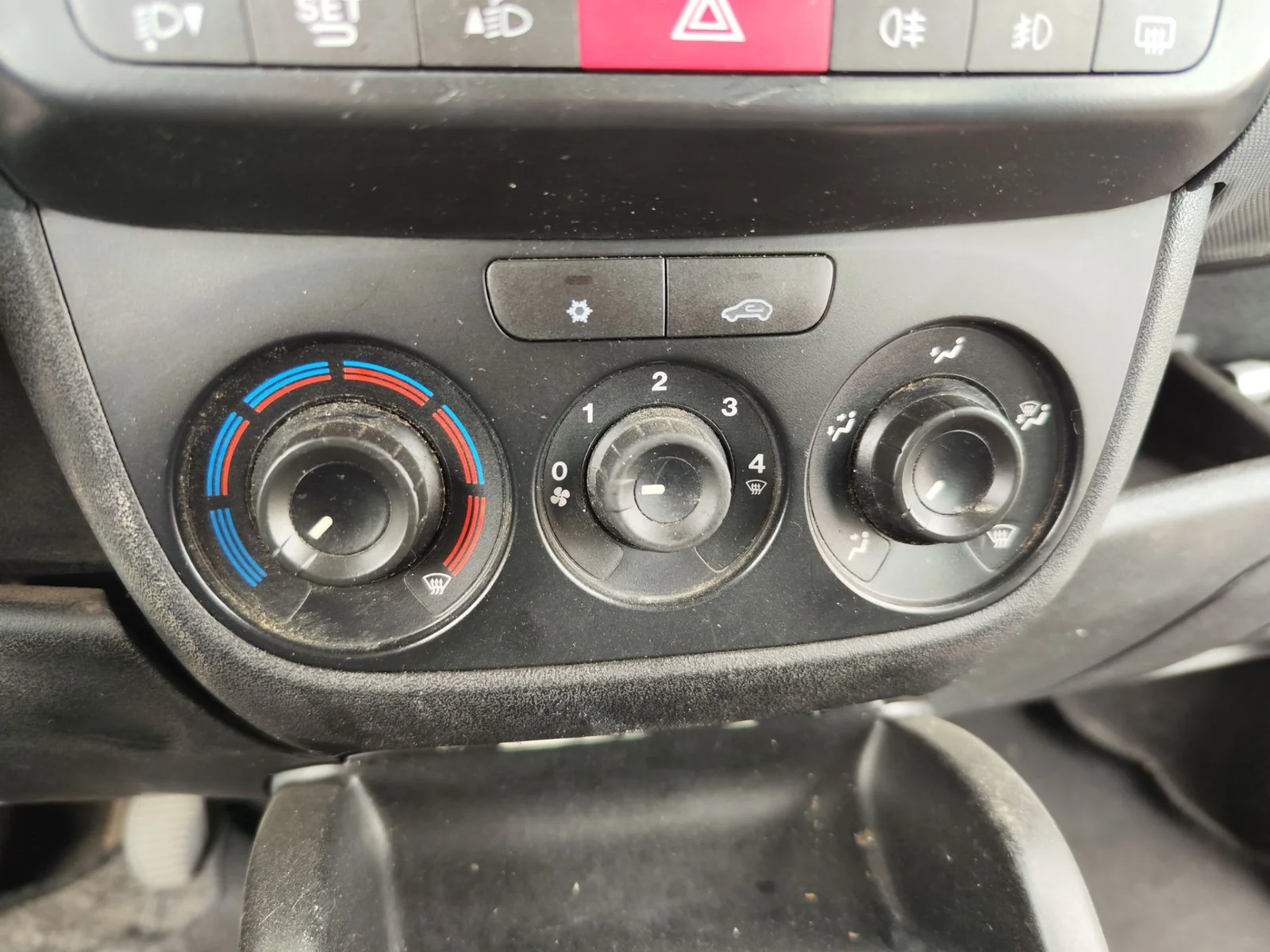 Foto de MANDO CALEFACCION / AIRE ACONDICIONADO FIAT II DOBLÒ (152) 1.6 JTDM 16V CAT (105 CV / 77 KW) referencia 735605075