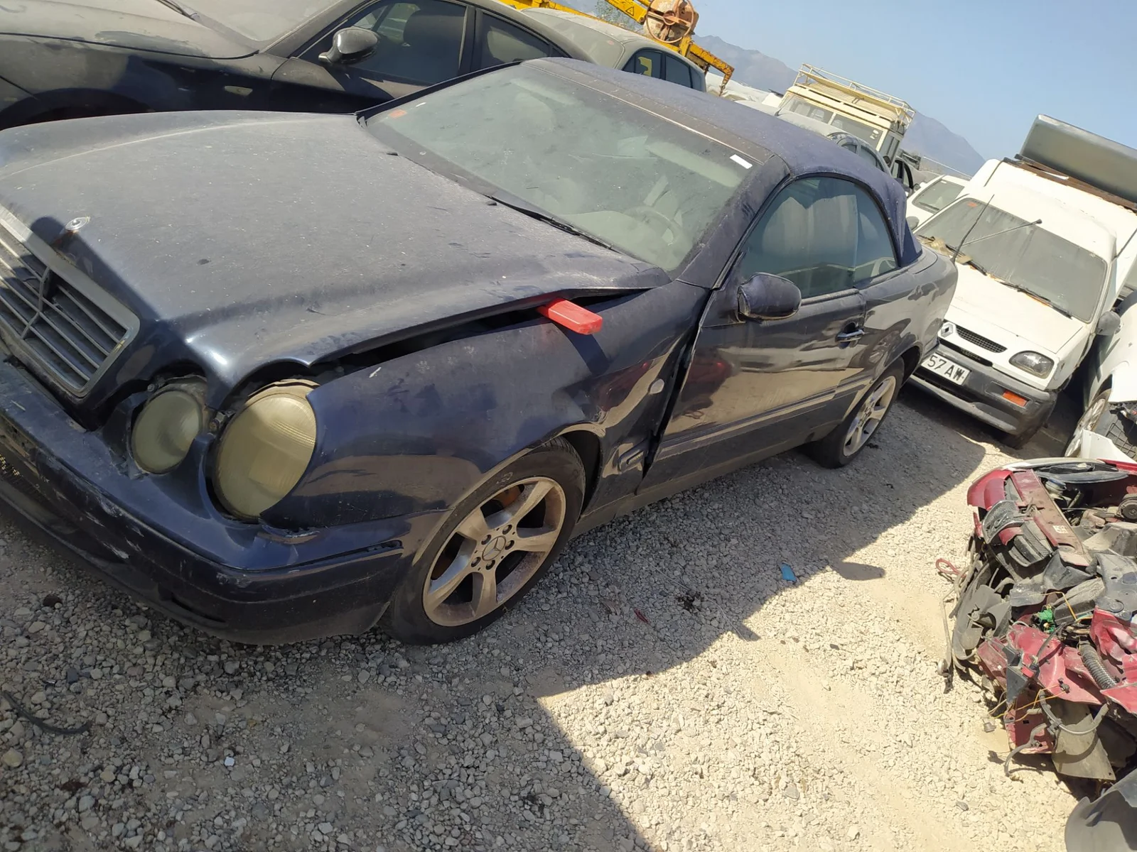 Foto de ALETA DELANTERA IZQUIERDA MERCEDES-BENZ CLK (BM 208) CABRIO 3.2 V6 18V CAT (218 CV / 160 KW) referencia A2088800118