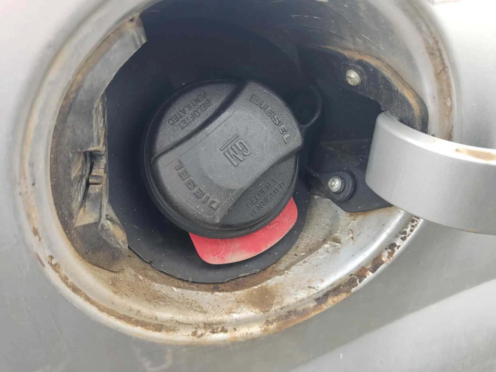 Foto de TAPON COMBUSTIBLE OPEL ASTRA H GTC 1.3 16V CDTI CAT (Z 13 DTH / L4I) (90 CV / 66 KW)