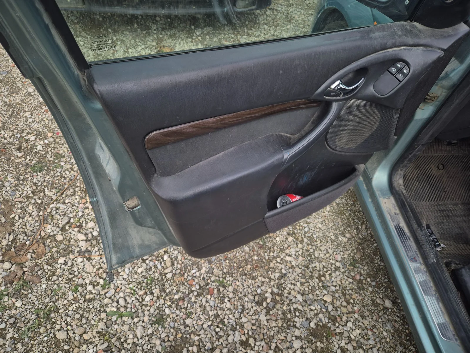 Foto de GUARNECIDO PUERTA DELANTERA IZQUIERDA FORD FOCUS FAMILIAR (CAK) 1.8 TDDI Turbodiesel CAT (90 CV / 66 KW)
