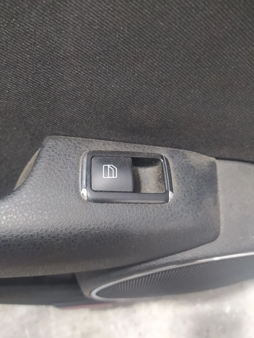 Foto de MANDO ELEVALUNAS TRASERO IZQUIERDO MERCEDES-BENZ CLASE C (BM 204) BERLINA 2.2 CDI CAT (170 CV / 125 KW)