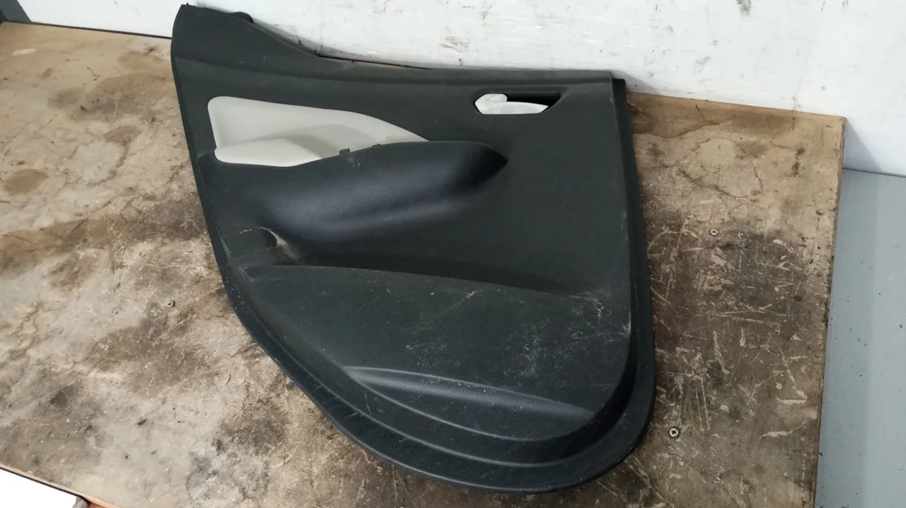 Foto de GUARNECIDO PUERTA TRASERA IZQUIERDA NISSAN MICRA (K14) 0.9 CAT (90 CV / 66 KW) referencia 829015FA1E