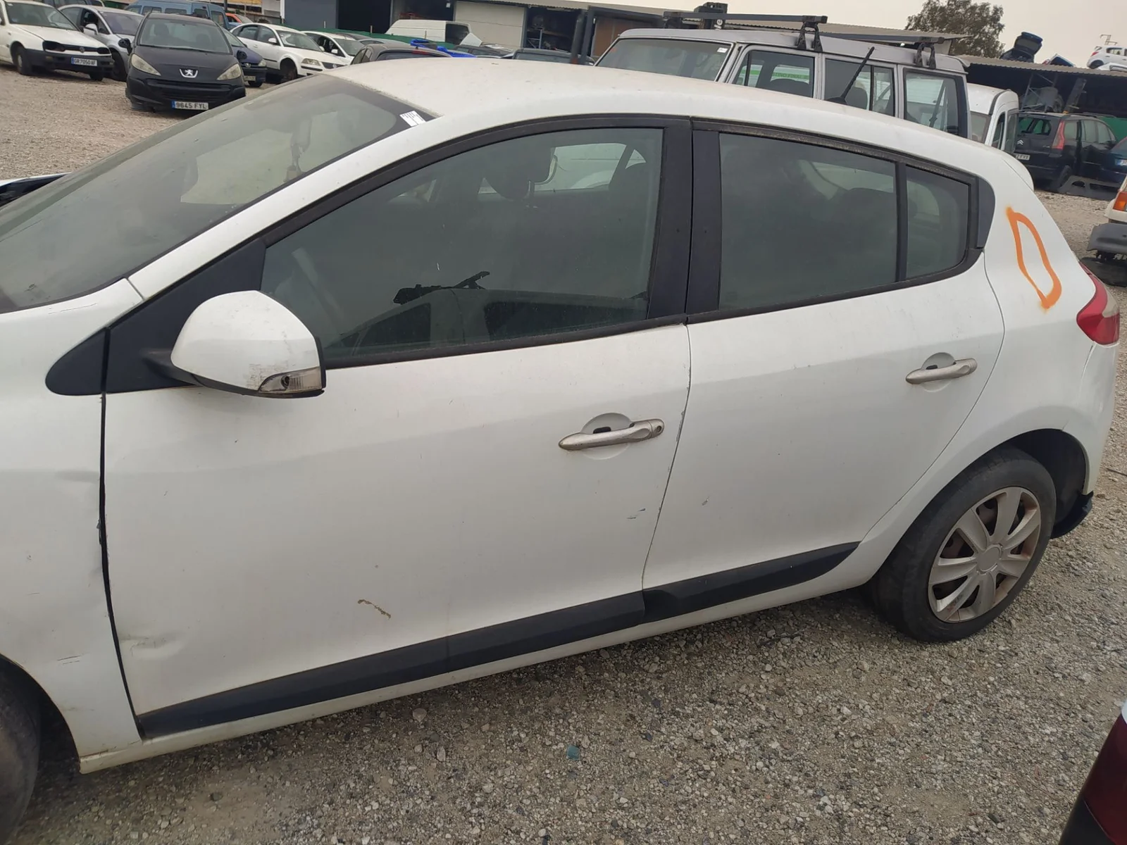Foto de PUERTA DELANTERA IZQUIERDA RENAULT MEGANE III BERLINA 5P 1.5 dCi Diesel CAT (86 CV / 63 KW) referencia 801015772R