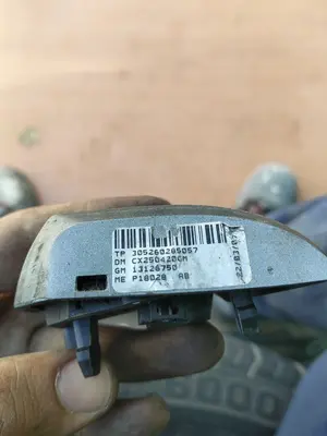 Foto de INTERRUPTOR OPEL ZAFIRA B 1.9 CDTI (120 CV / 88 KW) referencia 13126750 foto 2