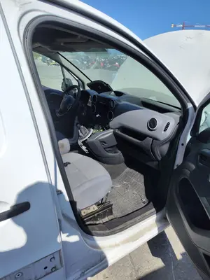 Foto de GOMAS CONTORNO PUERTA CITROEN BERLINGO FURGÓN 1.6 16V HDi FAP (75 CV / 55 KW)