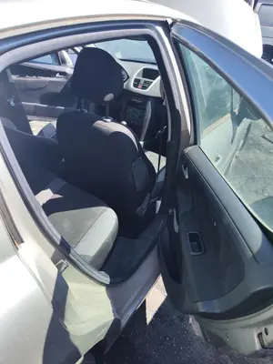 Foto de GOMAS CONTORNO PUERTA PEUGEOT 207 1.4  (73 CV / 54 KW)