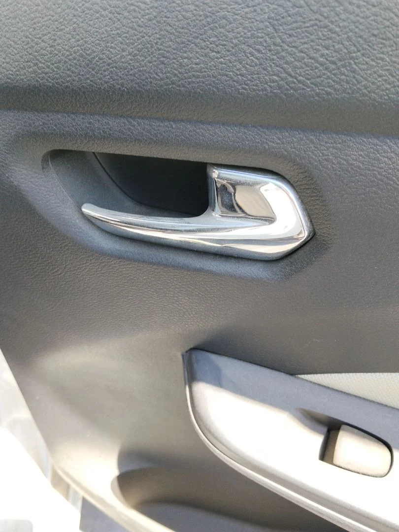 Foto de MANETA INTERIOR TRASERA DERECHA NISSAN MICRA (K14) 1.0 12V CAT (71 CV / 52 KW) referencia 806705FA5A
