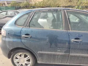 Foto de PUERTA TRASERA DERECHA SEAT IBIZA (6L1) 1.4 TDI (80 CV / 59 KW) referencia 6L4833056T