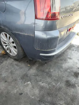 Foto de PARAGOLPES TRASERO CITROEN GRAND C4 PICASSO 1.6 16V HDi FAP (109 CV / 80 KW) foto 3