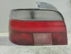 Foto de PILOTO TRASERO IZQUIERDO BMW SERIE 5 BERLINA (E39) referencia 63216900209