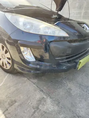 Foto de PARAGOLPES DELANTERO PEUGEOT 308 1.6 16V (120 CV / 88 KW) foto 2