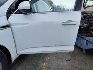 Foto de PUERTA DELANTERA IZQUIERDA RENAULT TALISMAN SPORT TOURER 1.6 dCi Diesel FAP Energy (131 CV / 96 KW) foto 2