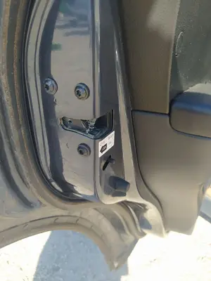 Foto de CERRADURA PUERTA TRASERA IZQUIERDA SSANGYONG ACTYON 2.0 TD CAT (141 CV / 104 KW)