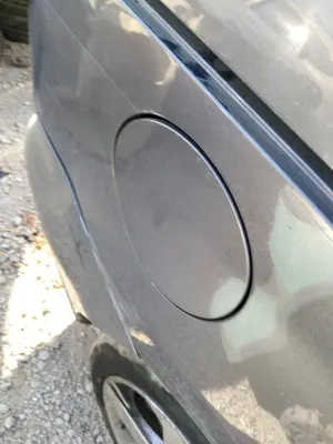 Foto de TAPA EXTERIOR COMBUSTIBLE MAZDA 5 BERLINA (CR)