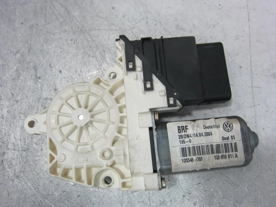 Foto de MOTOR ELEVALUNAS TRASERO IZQUIERDO SEAT LEON (1M1) 1.8 20V (125 CV / 92 KW) referencia 1C0959811A