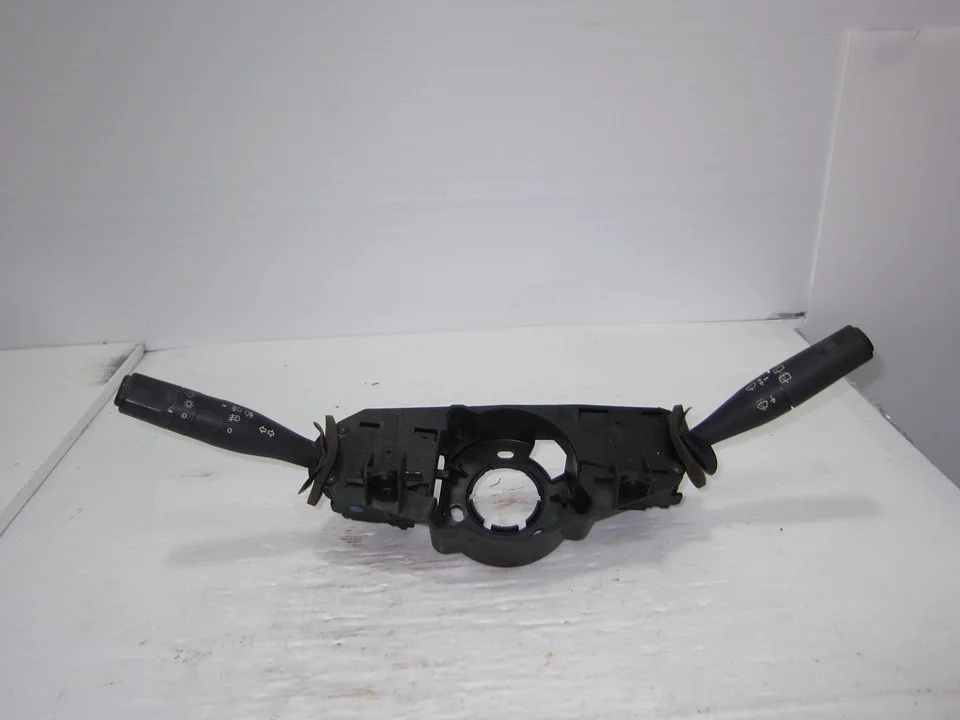 Foto de MANDO MULTIFUNCION CITROEN SAXO 1.5 Diesel (57 CV / 42 KW) referencia 96236416ZL