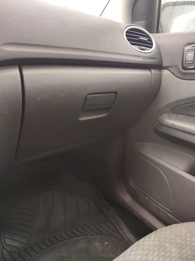 Foto de GUANTERA FORD FOCUS BERLINA (CAP) 1.6 TDCi CAT (90 CV / 66 KW)