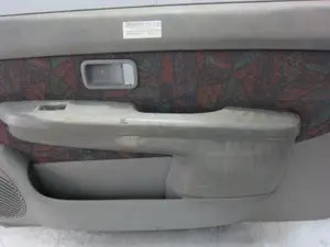 Foto de GUARNECIDO PUERTA DELANTERA DERECHA NISSAN MICRA (K11) 1.0 16V CAT (54 CV / 40 KW) referencia 809206F602 foto 2