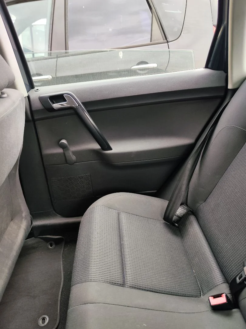 Foto de GUARNECIDO PUERTA TRASERA DERECHA VOLKSWAGEN POLO IV (9N1) 1.4 16V (75 CV / 55 KW) referencia 6Q6867212FRFKZ
