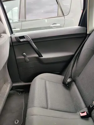 Foto de GUARNECIDO PUERTA TRASERA DERECHA VOLKSWAGEN POLO IV (9N1) 1.4 16V (75 CV / 55 KW) referencia 6Q6867212FRFKZ