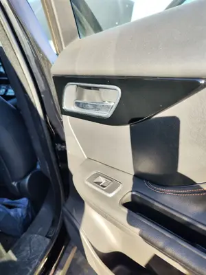 Foto de MANETA INTERIOR TRASERA DERECHA JAGUAR F-PACE 3.0 V6 Diesel CAT (301 CV / 221 KW) referencia GX7322600AC